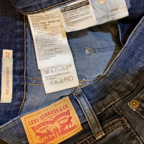 Levi’s Cuffable Denim Shorts Size 32 - Picture 5 of 5